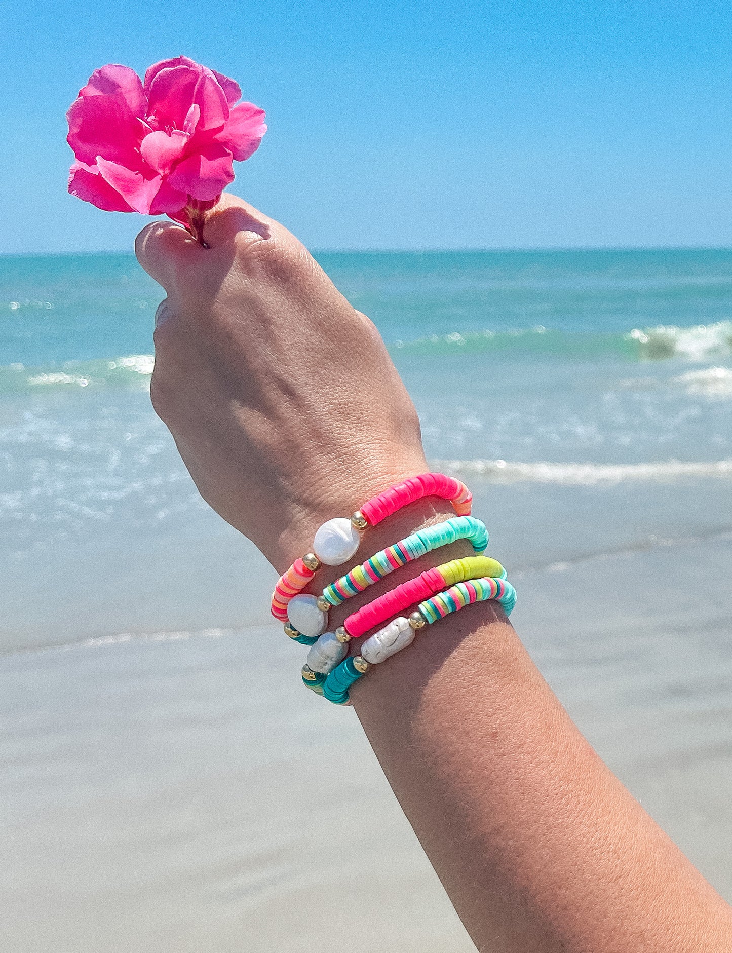 Sparrow & Lilly Summer Brights Pearl and Heshi Bracelet - Teal Waters π