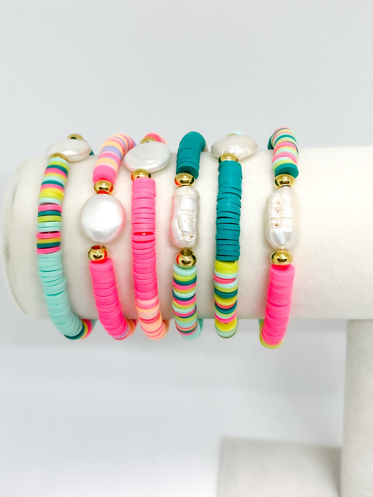 Sparrow & Lilly Summer Brights Pearl and Heshi Bracelet - Flamingo Pink 🦩