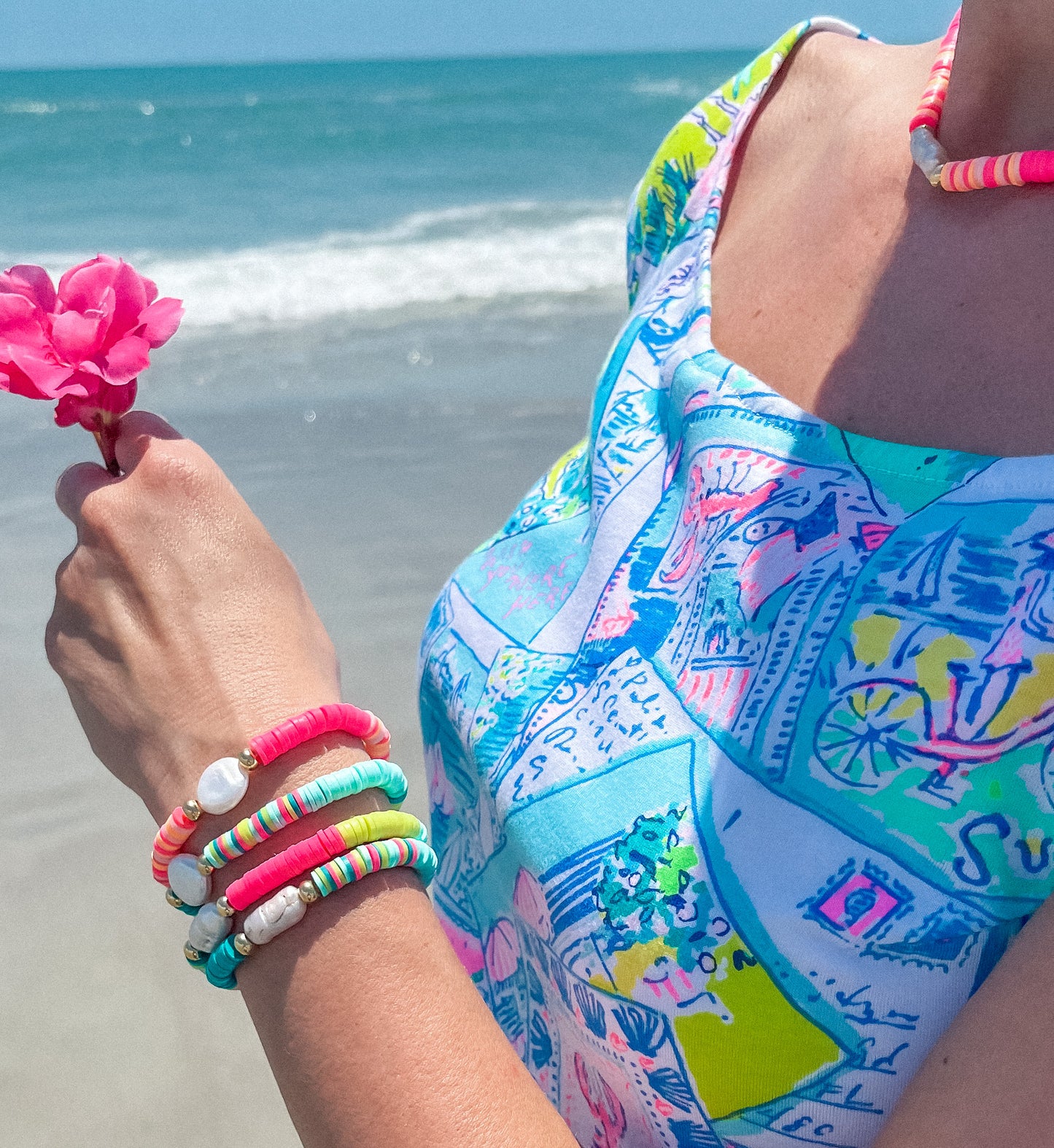 Sparrow & Lilly Summer Brights Pearl and Heshi Bracelet - Flamingo Pink 🦩
