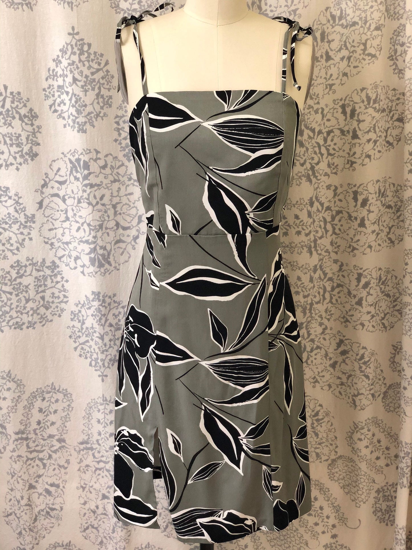 Sparrow & Lilly O’ahu Tropical floral Square neck dress size med